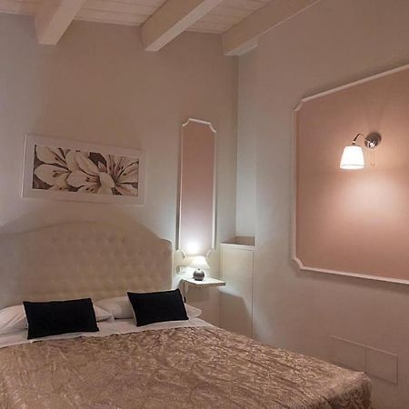 Il Piccolo Giglio Bed and Breakfast Porto SantʼElpidio Exteriör bild