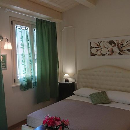 Il Piccolo Giglio Bed and Breakfast Porto SantʼElpidio Exteriör bild