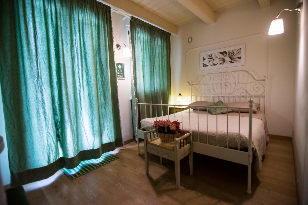 Il Piccolo Giglio Bed and Breakfast Porto SantʼElpidio Exteriör bild
