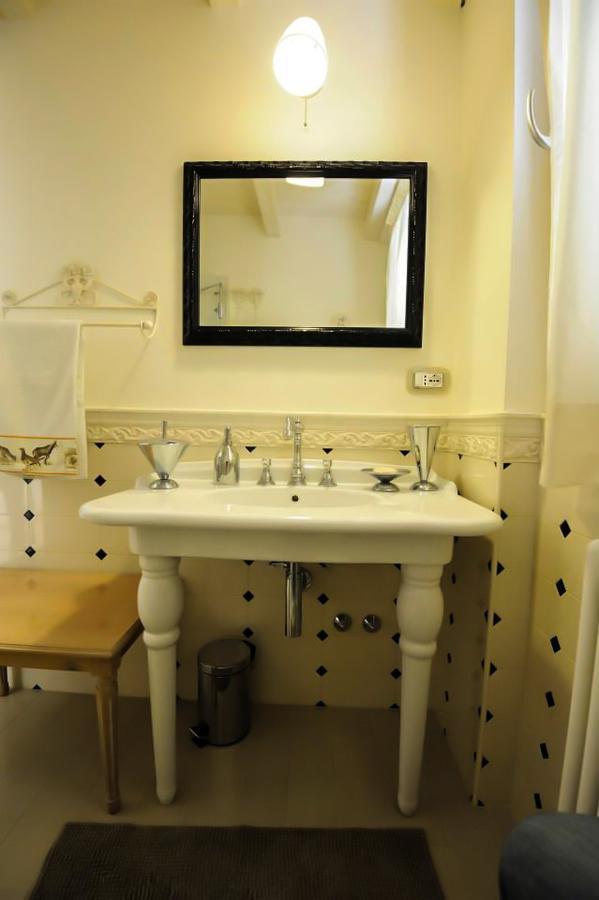 Il Piccolo Giglio Bed and Breakfast Porto SantʼElpidio Exteriör bild