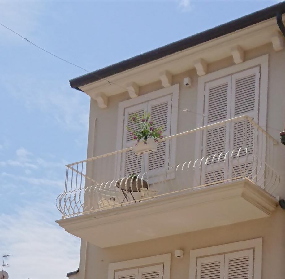 Il Piccolo Giglio Bed and Breakfast Porto SantʼElpidio Exteriör bild